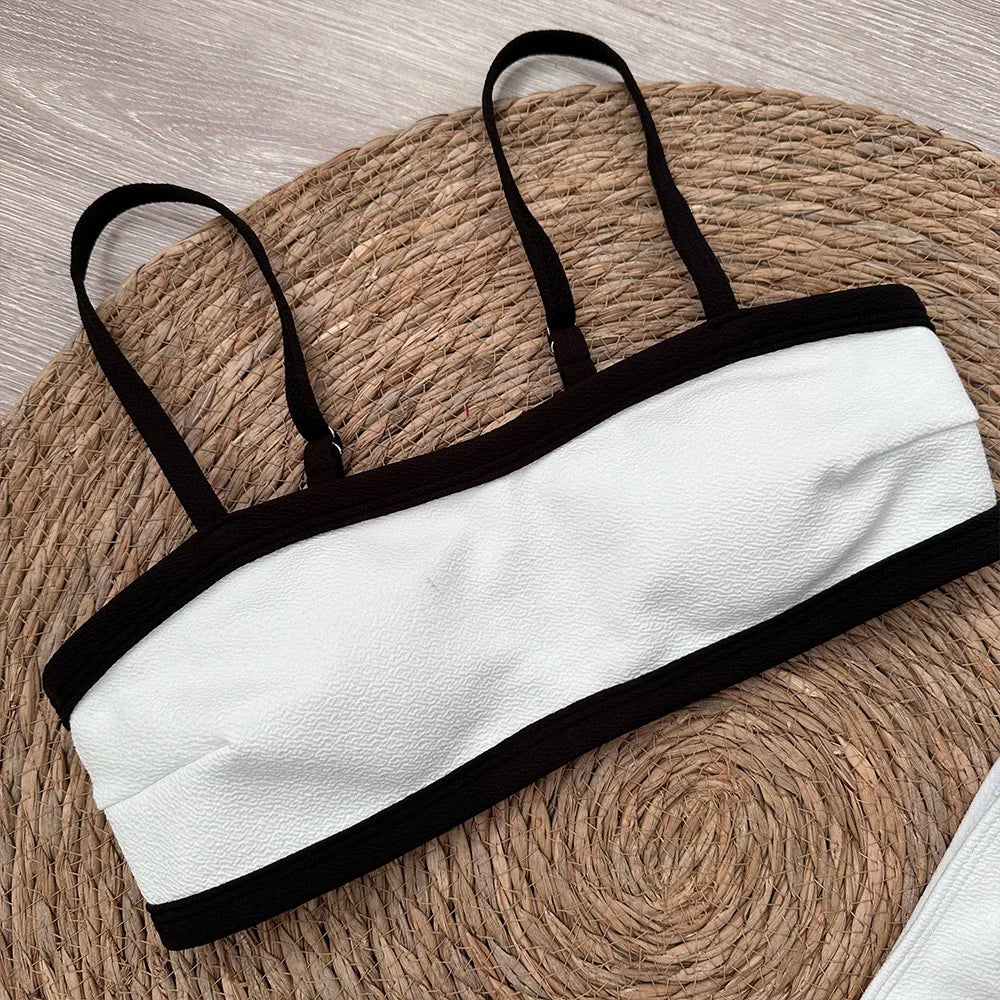 Bikini bandeau blanco contraste