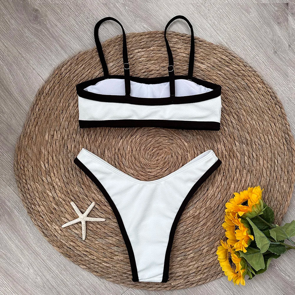 Bikini bandeau blanco contraste