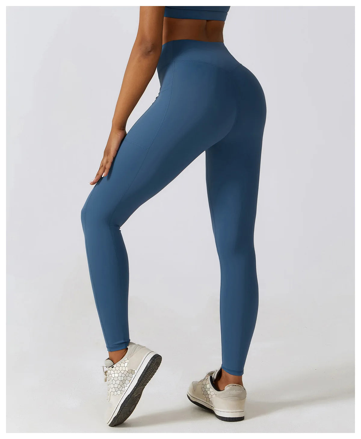 Leggins de cintura media con corte en V